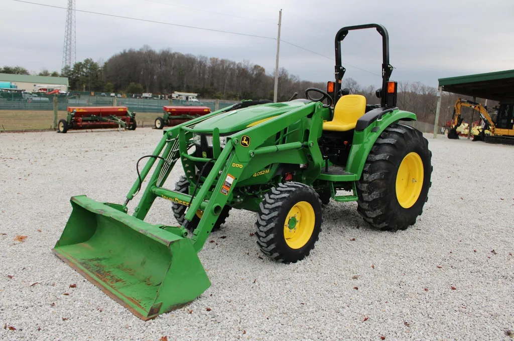2016 John Deere 4052M