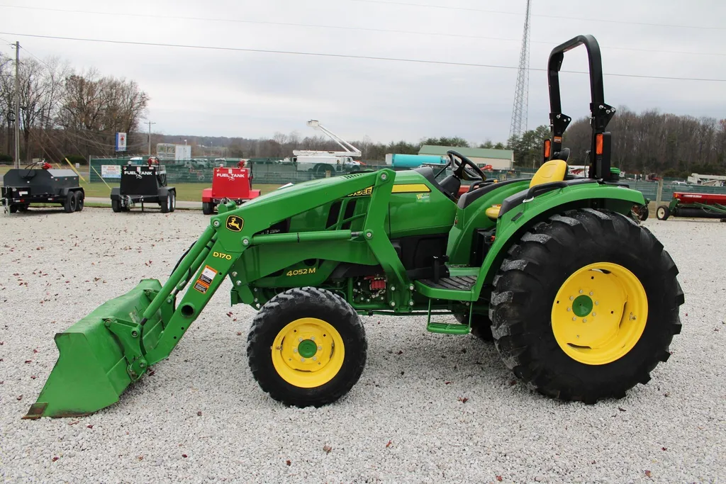 2016 John Deere 4052M