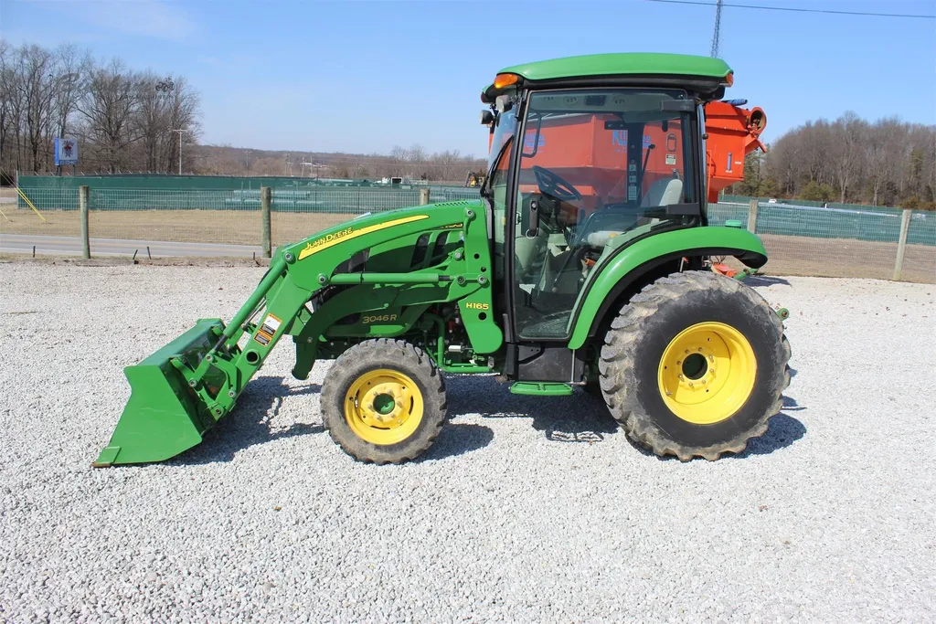 2014 John Deere 3046R