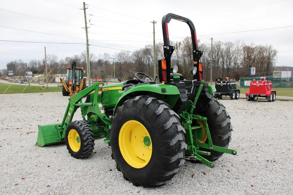 2016 John Deere 4052M