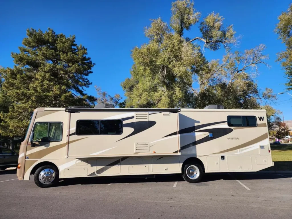 Winnebago Vista 36Y