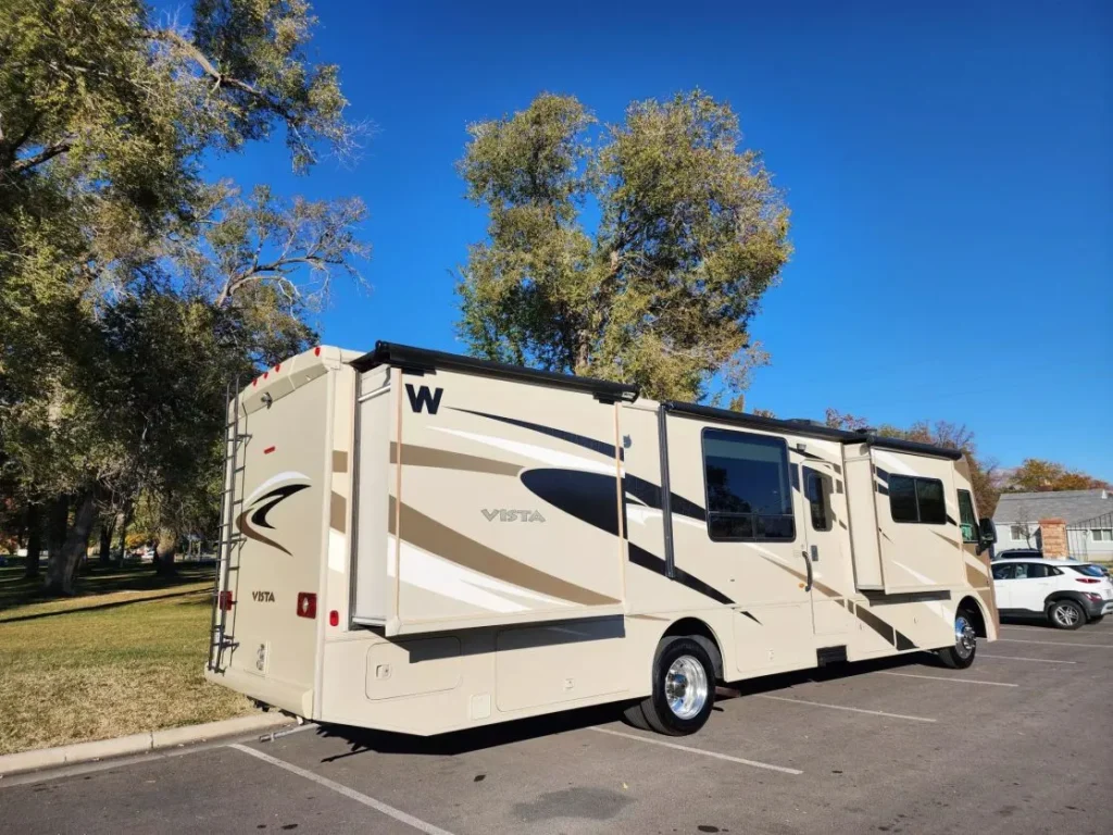 Winnebago Vista 36Y